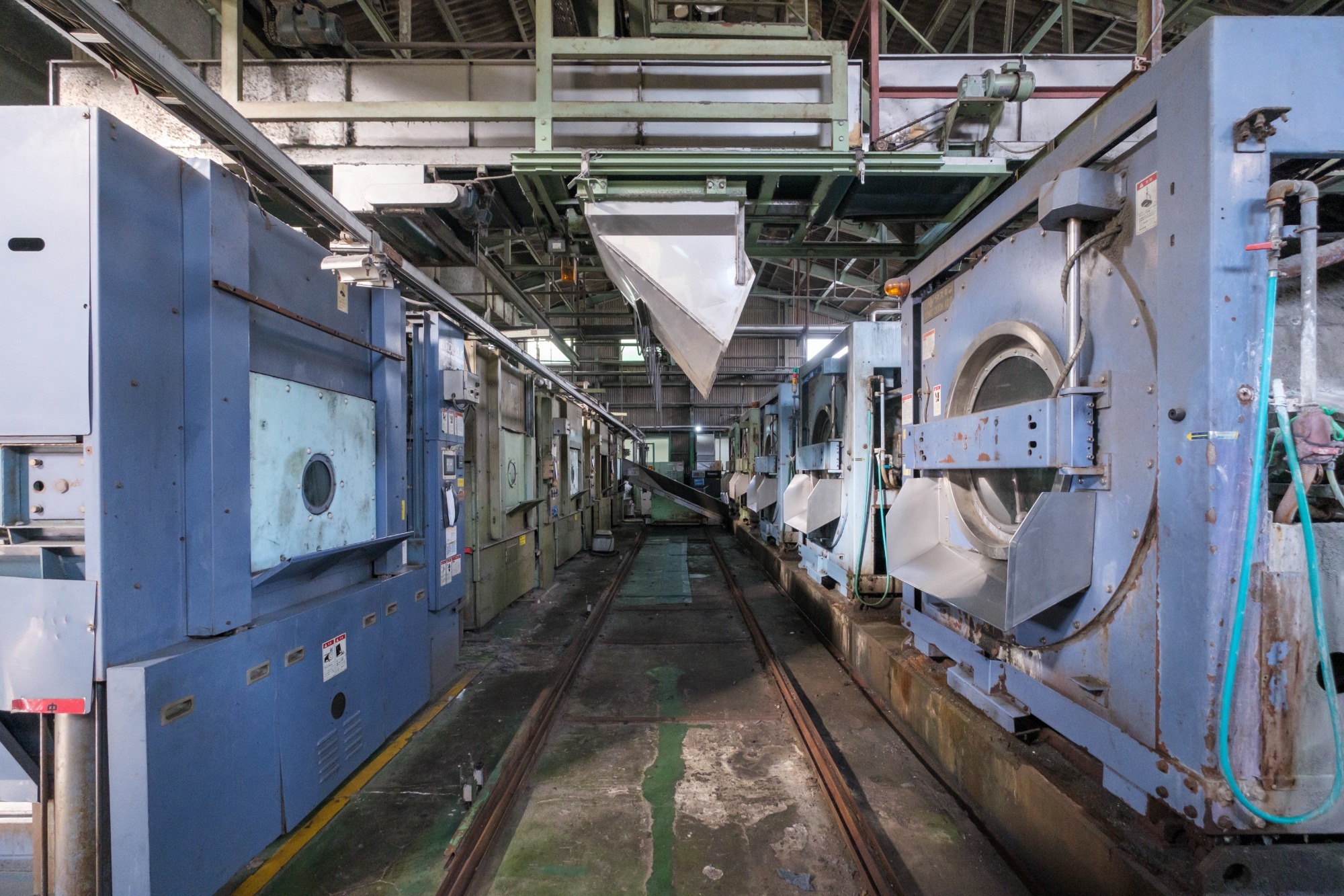 クリーンスーツ・クリーンブーツを  専用クリーニングいたします